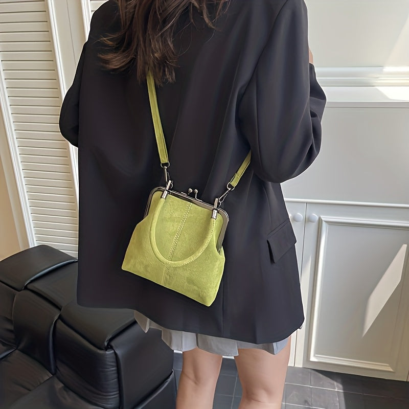 Retro Kiss Lock Crossbody Bag – Vintage & Lightweight