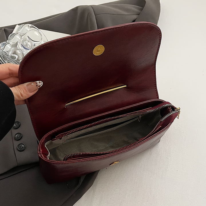 Ava Chain Messenger Bag – Elegant & Versatile